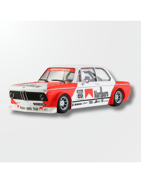 Vista lateral y frontal de Bmw 2002 Ti Revoslot escala 1:32.