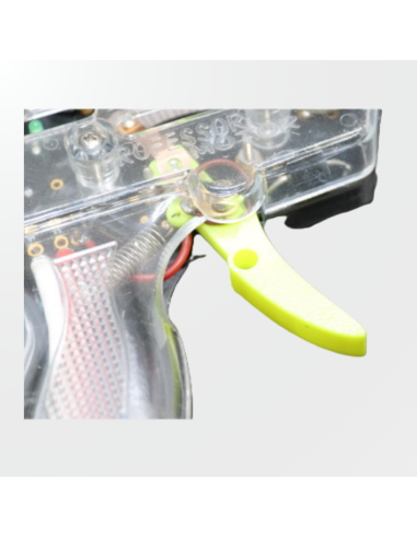 Detalle de la zona de contacto ergonómica del gatillo T800 color aleatorio.