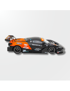 Vista lateral del McLaren 720S GT3 n 59 de NSR con decoración naranja y negra satinada.