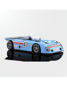 Vista frontal del Lola T290 azul n 41 con publicidad de Gitanes para slot.