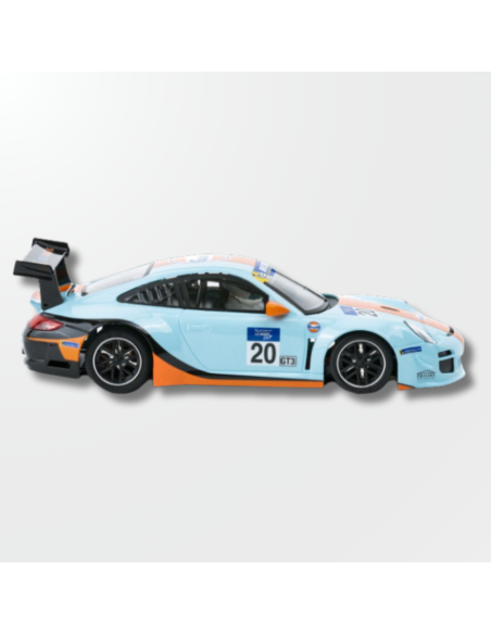 Vista en ángulo del Porsche 997 Gulf Racing