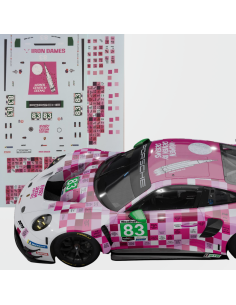 Primer plano lateral de una carrocería de slot a escala 1/32 con la decoración rosa de las Iron Dames ya aplicada.