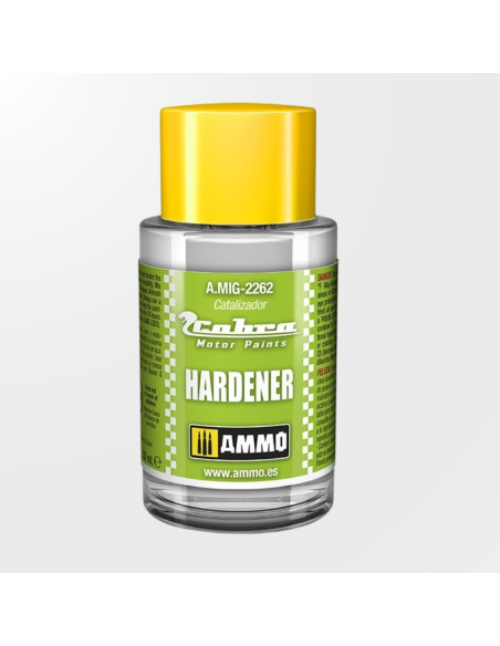 Vista frontal del envase de endurecedor Cobra Motor de 30ml de AMMO para barniz de automoción en modelismo.